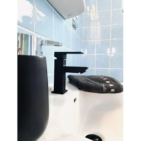 Sea Air Modern Retreat *